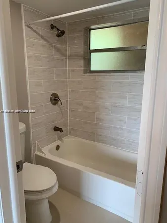 $1,950 | 9470 Live Oak Place, Unit 308, Davie, FL 33324