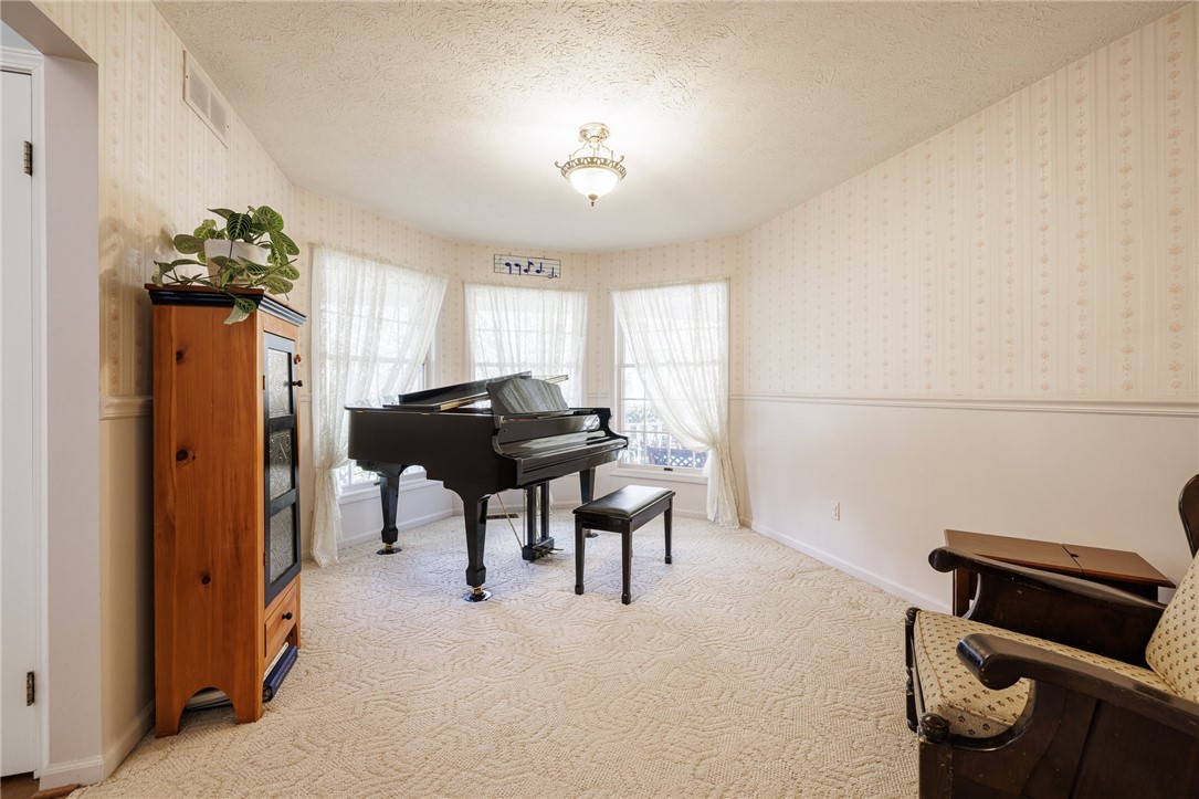 140 Eastman Estates Drive Irondequoit, NY 14622 - Photo 18 of 48