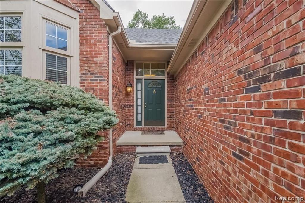 2178 Reagan Drive Rochester Hills, MI 48309 - Photo 4 of 44