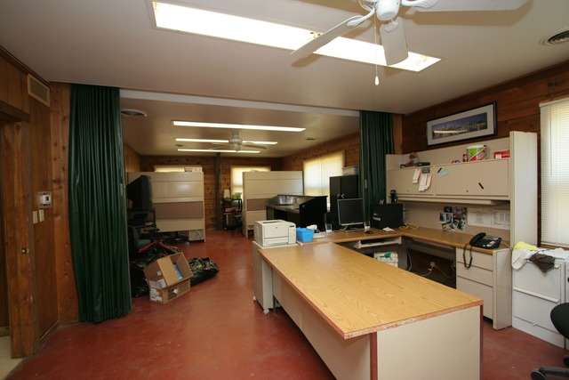 42-w635 Kedeka Road Sugar Grove, IL 60554 - Photo 11 of 25 a room with storage and utility