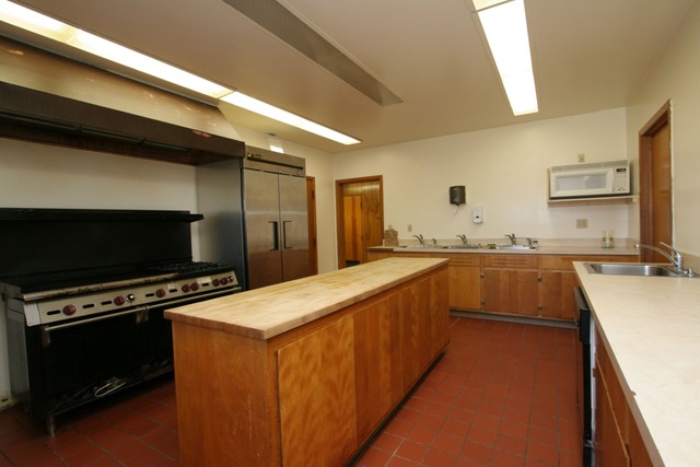 42-w635 Kedeka Road Sugar Grove, IL 60554 - Photo 14 of 25 a view of kitchen with wooden floor and electronic appliances