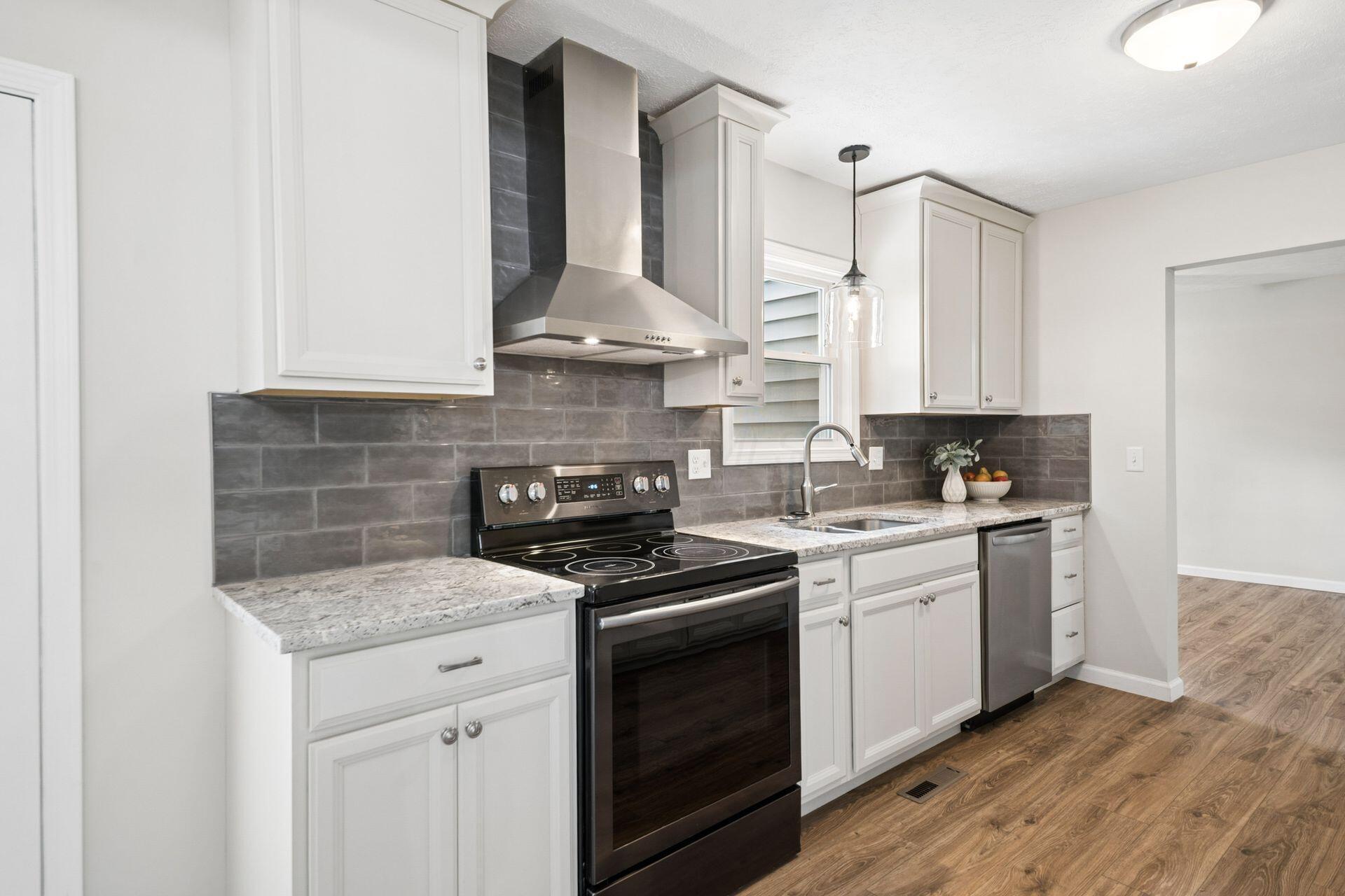417 Forward Pass Road Southwest Pataskala, OH 43062 - Photo 12 of 53 Updated Kitchen
