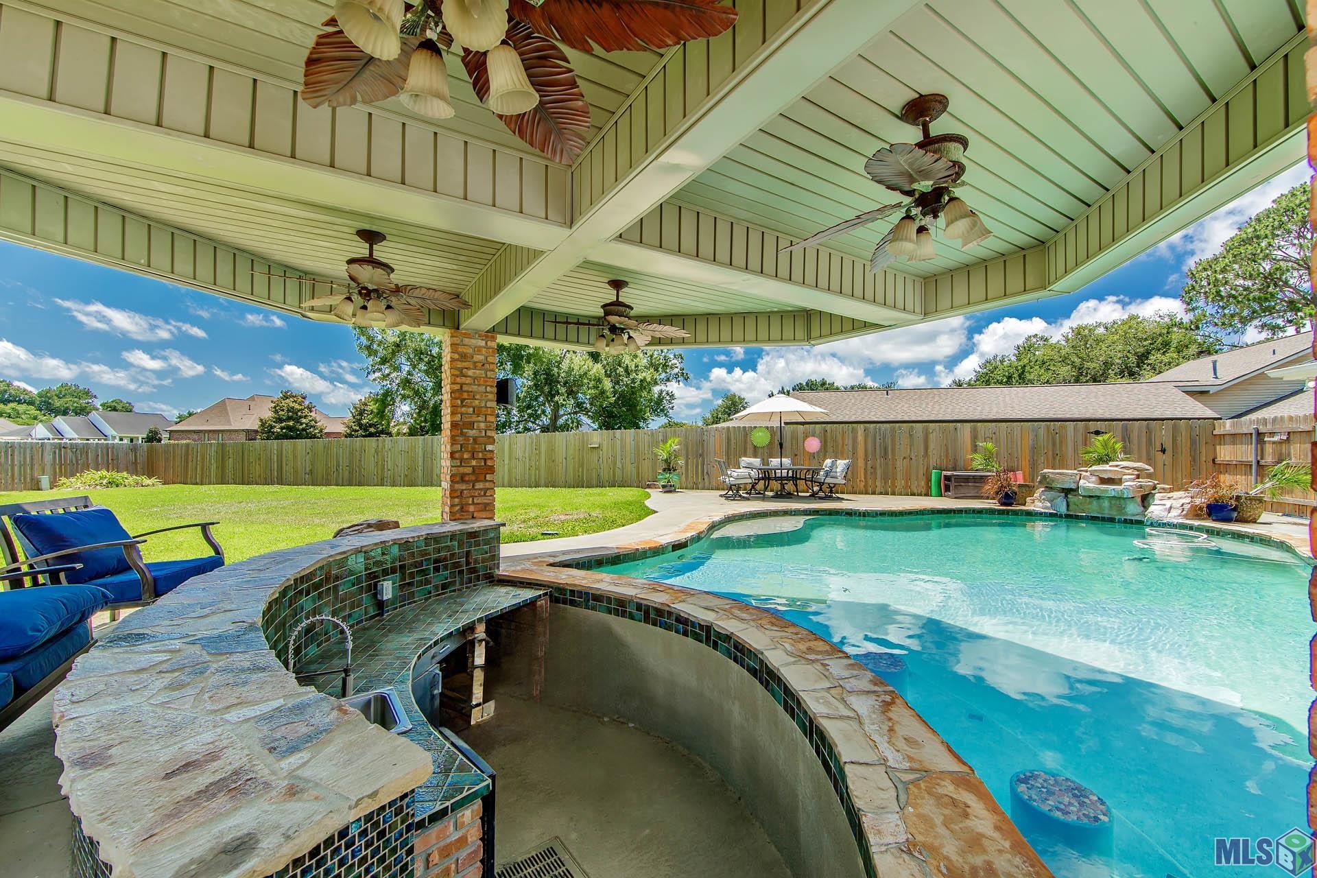 235 Rienzi Drive Thibodaux, LA 70301 - Photo 2 of 21