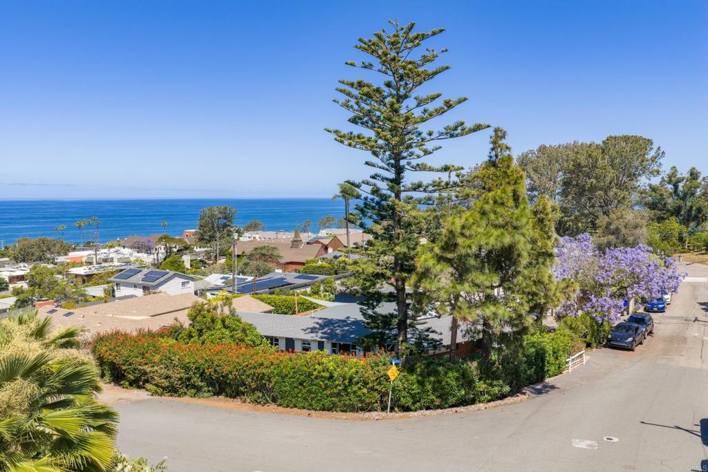 386 13th Street Del Mar, CA 92014 - Photo 5 of 25