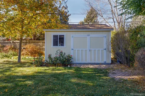 a view of a house with a yard and plants