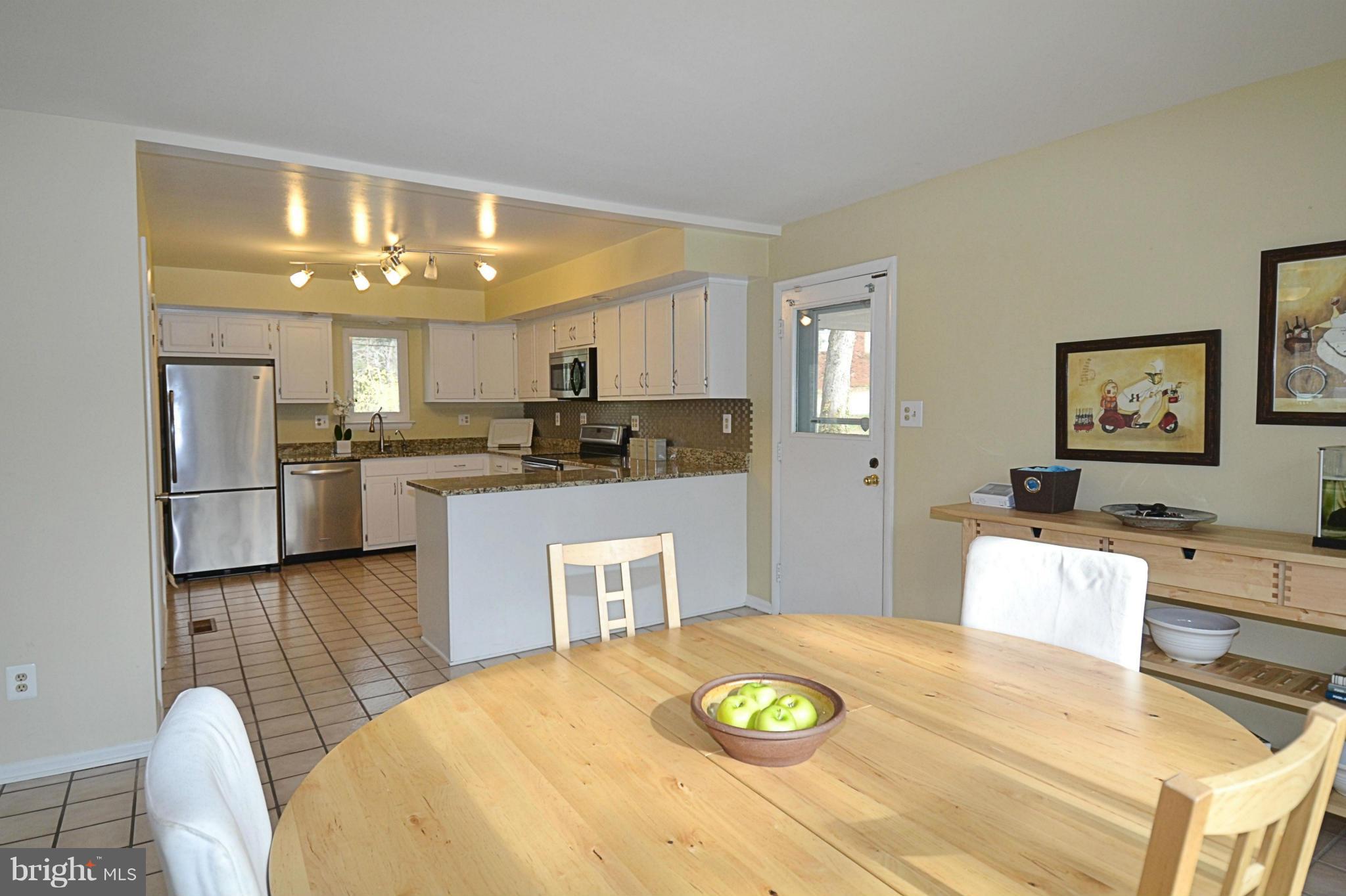 1451 Aldenham Lane Reston, VA 20190 - Photo 11 of 29 Kitchen