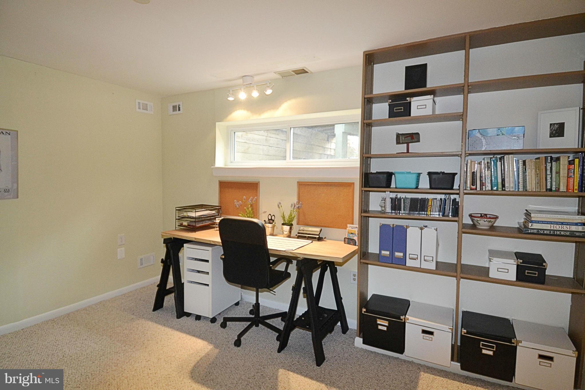 1451 Aldenham Lane Reston, VA 20190 - Photo 27 of 29 Bedroom