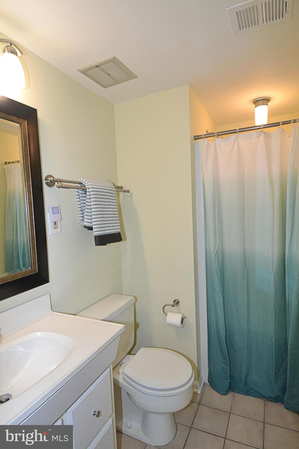 1451 Aldenham Lane Reston, VA 20190 - Photo 28 of 29 Bath