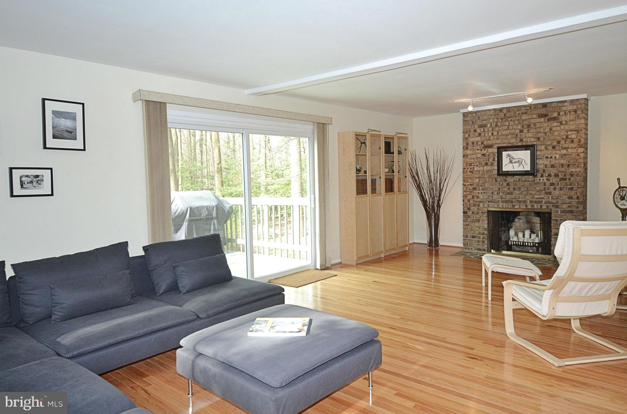 1451 Aldenham Lane Reston, VA 20190 - Photo 6 of 29 Family Room