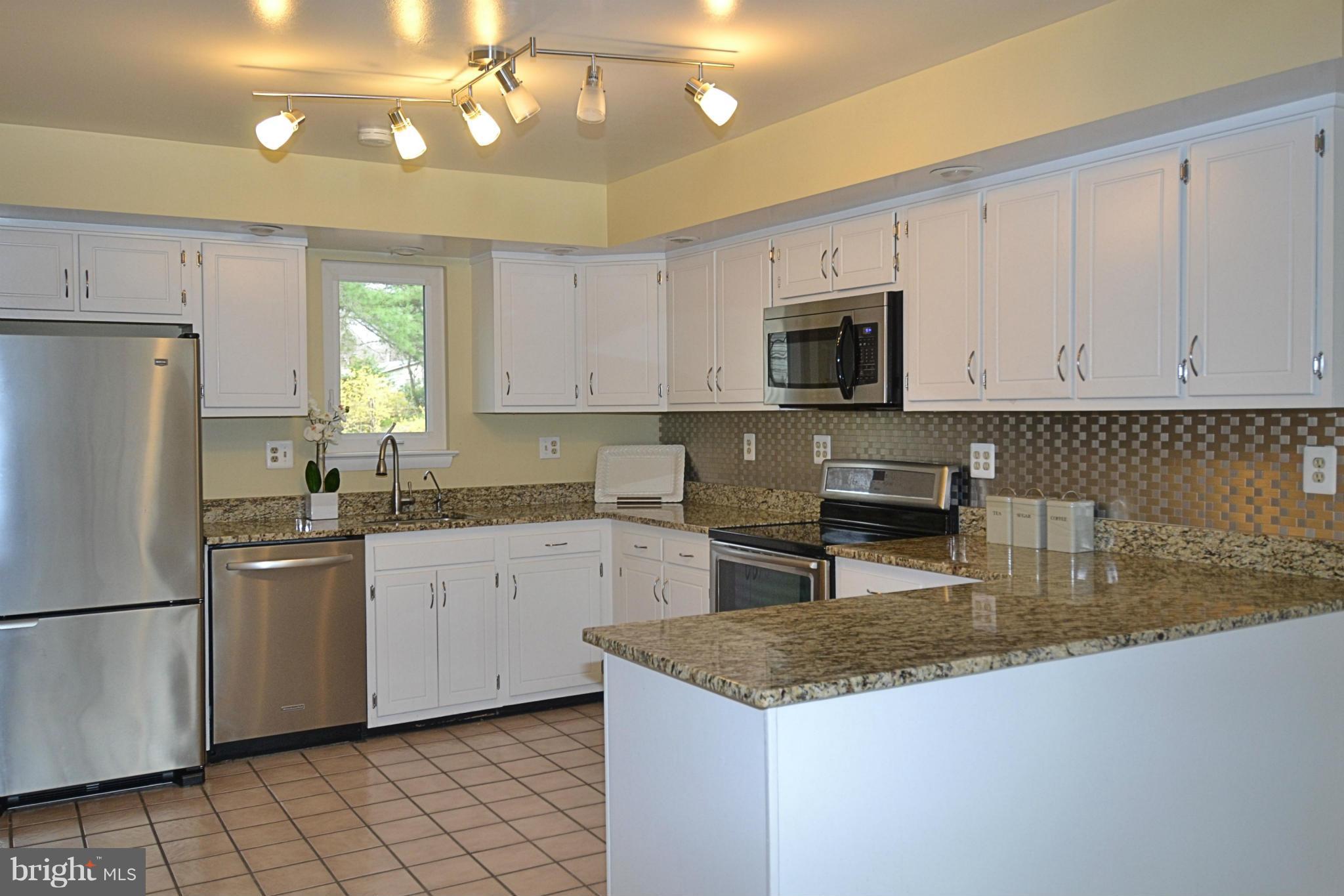 1451 Aldenham Lane Reston, VA 20190 - Photo 8 of 29 Kitchen