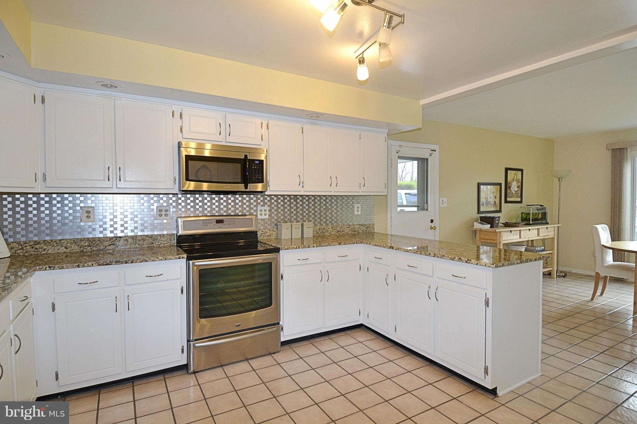 1451 Aldenham Lane Reston, VA 20190 - Photo 10 of 29 Kitchen