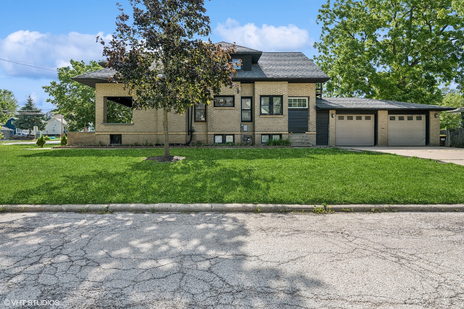 306 East Diggins Street Harvard, IL 60033 - Photo 2 of 16