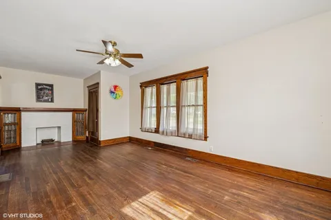 $189,000 | 306 East Diggins Street, Harvard, IL 60033