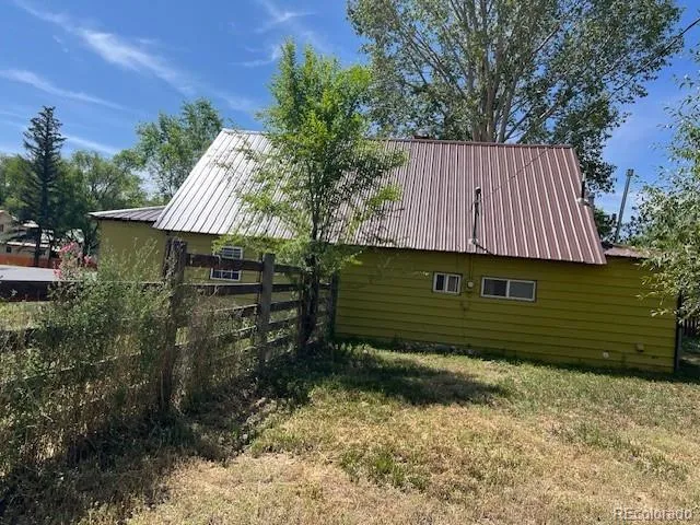 a view of a small yard