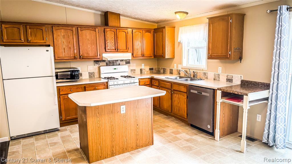 8135 Hillcrest Road Roscommon, MI 48653 - Photo 11 of 23