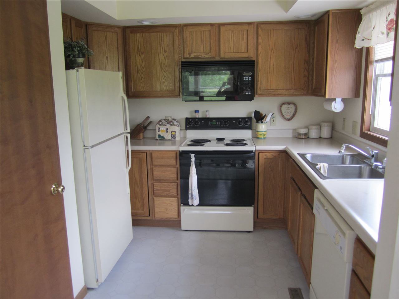 4942 County Road 71 Butler, IN 46721 - Photo 7 of 26 Gallery Image 7