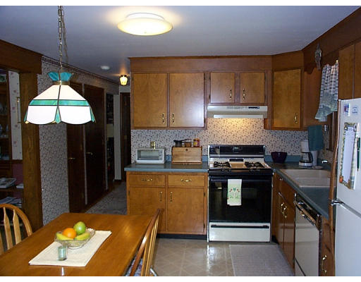29 Garrison Road Chelmsford, MA 01824 - Photo 3 of 8