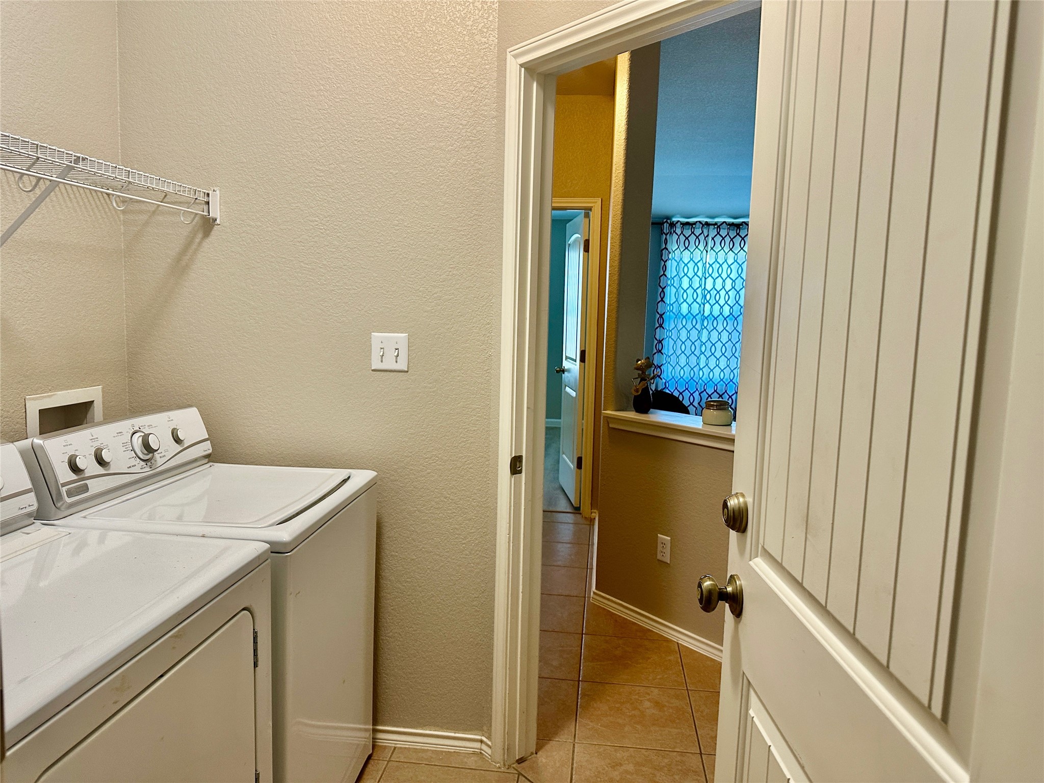 207 Dragon Ridge Road Buda, TX 78610 - Photo 20 of 38 View as you walk in from the 2 car garage