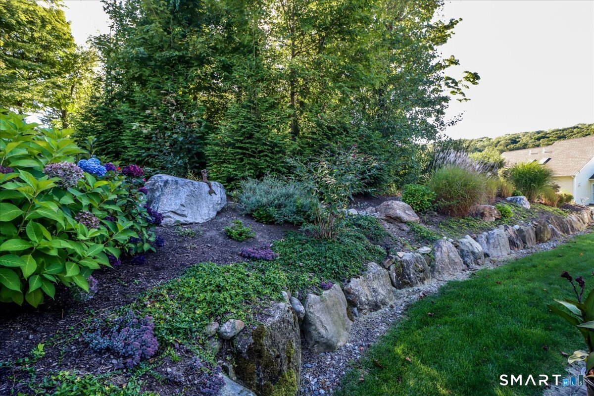 215 Meadow Brook Road, Unit 215 Oxford, CT 06478 - Photo 20 of 35