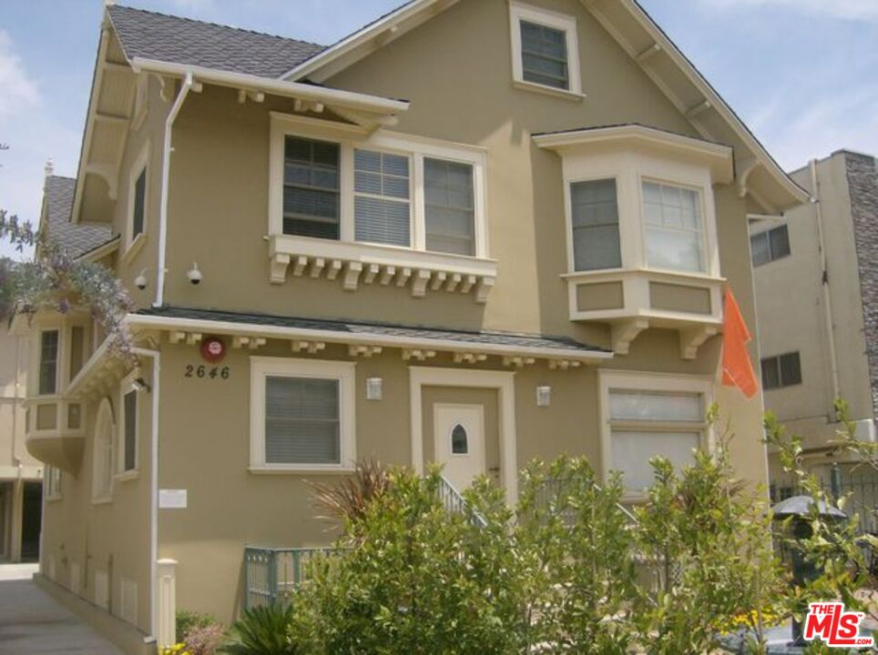 2646 Ellendale Place, Unit 2646 Los Angeles, CA 90007 - Photo 1 of 6 a front view of a building