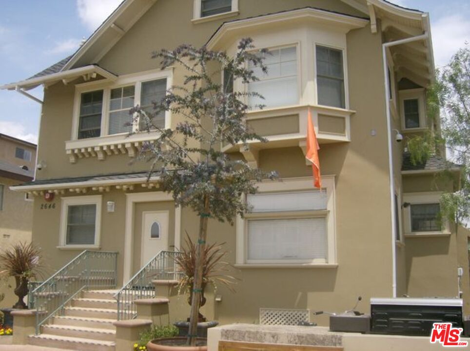 2646 Ellendale Place, Unit 2646 Los Angeles, CA 90007 - Photo 4 of 6 a front view of a house