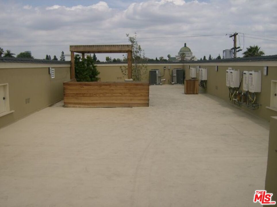 2646 Ellendale Place, Unit 2646 Los Angeles, CA 90007 - Photo 6 of 6 a view of a lake view