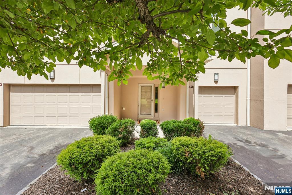 40 Rio Vista Drive Allendale, NJ 07401 - Photo 1 of 33