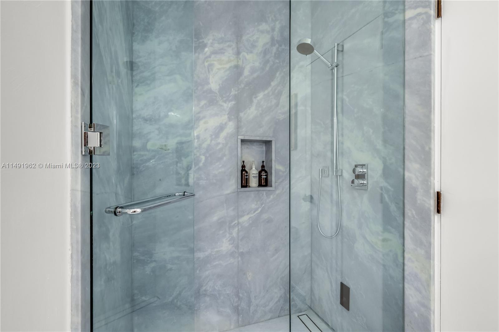 6000 Pine Tree Drive Miami Beach, FL 33140 - Photo 17 of 81