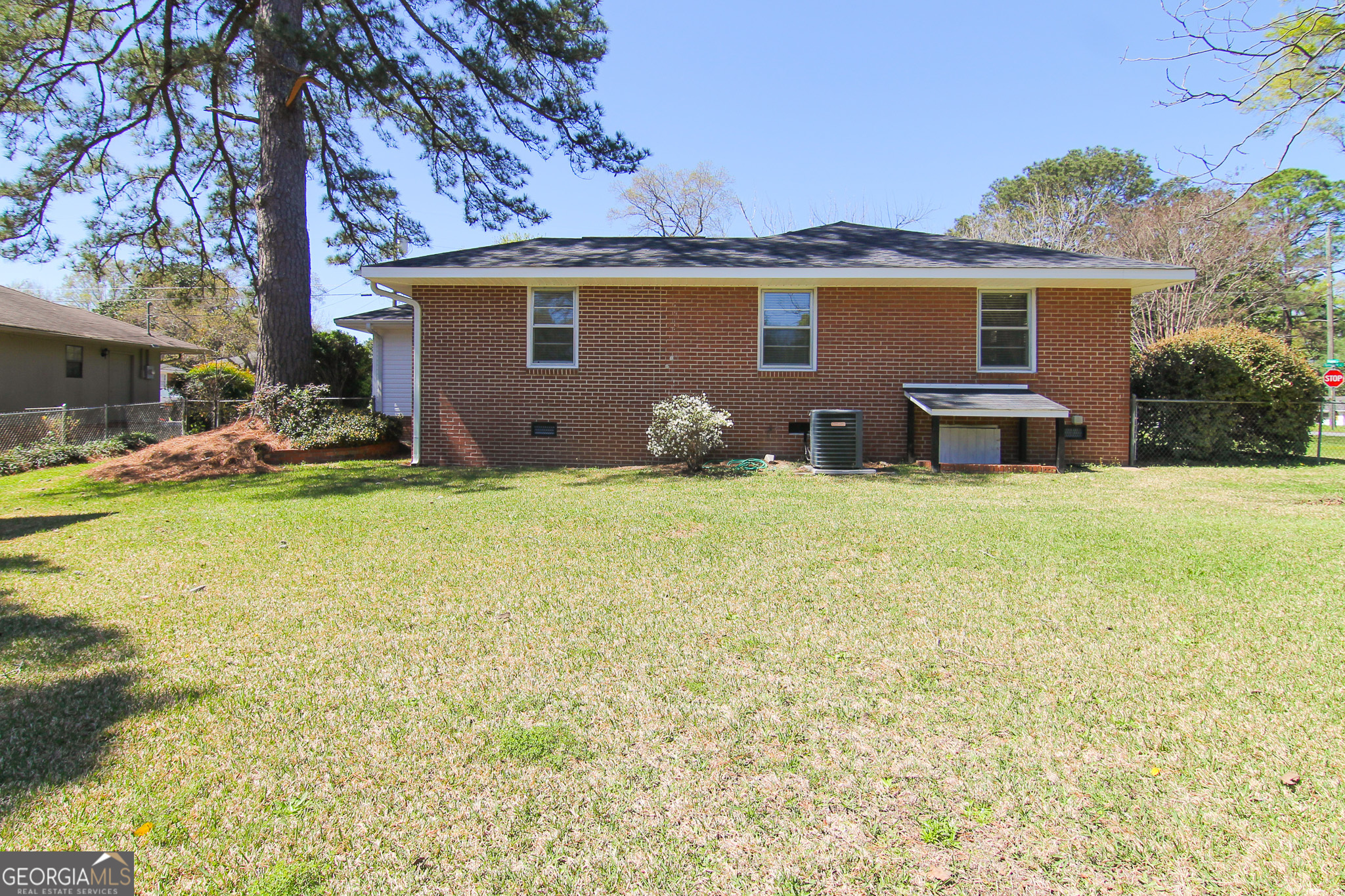 110 Springdale Drive Warner Robins, GA 31088 - Photo 24 of 25 a view of a house with yard and sitting area