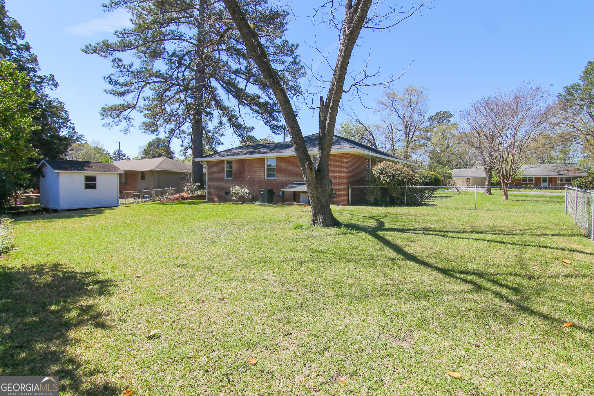 110 Springdale Drive Warner Robins, GA 31088 - Photo 25 of 25 a view of a house with yard and basketball court