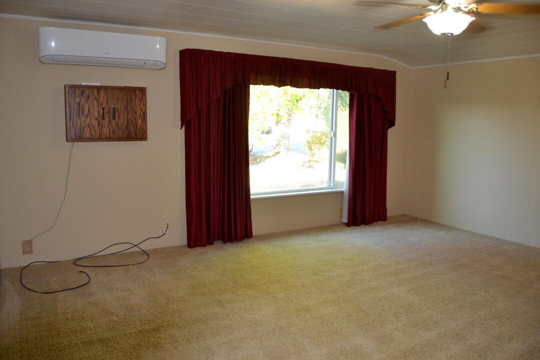 2911 Leonard Road Grants Pass, OR 97527 - Photo 4 of 23 DSC_1369