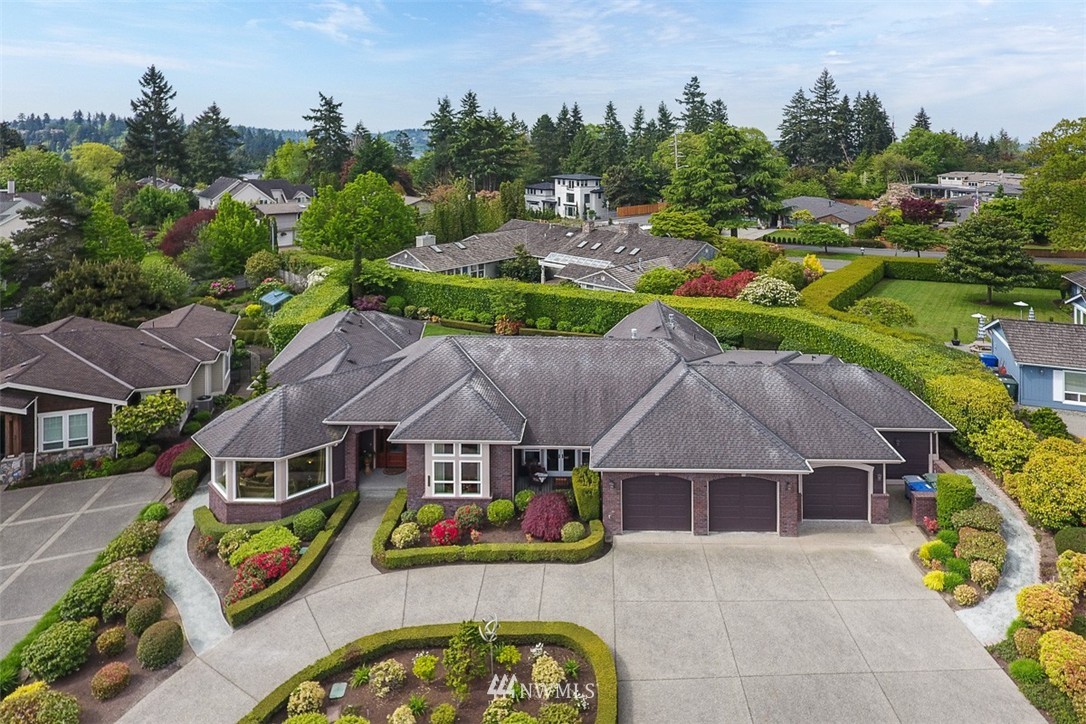9815 Belfair Road Bellevue, WA 98004 - Photo 1 of 25 Gallery Image 1