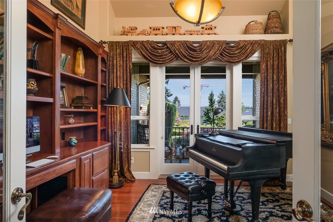 9815 Belfair Road Bellevue, WA 98004 - Photo 14 of 25 Gallery Image 14