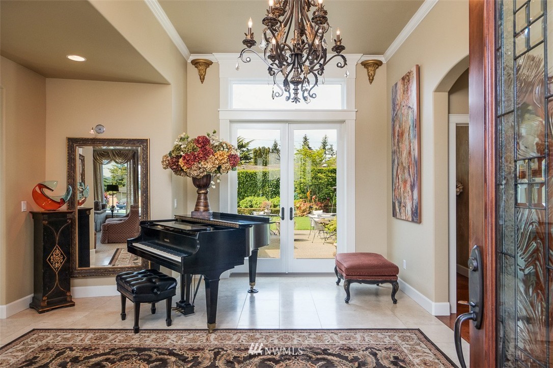 9815 Belfair Road Bellevue, WA 98004 - Photo 3 of 25 Gallery Image 3