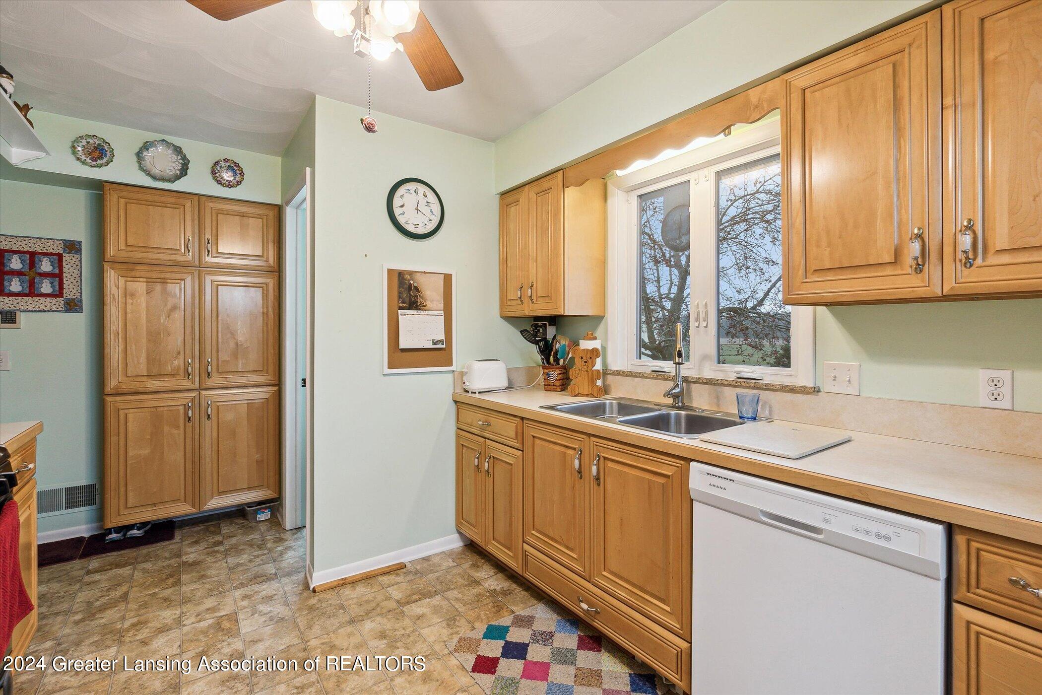 3055 East Round Lake Road Dewitt, MI 48820 - Photo 15 of 49 15-3055-E-Round-Lake-Rd-DeWitt-MI-48820-