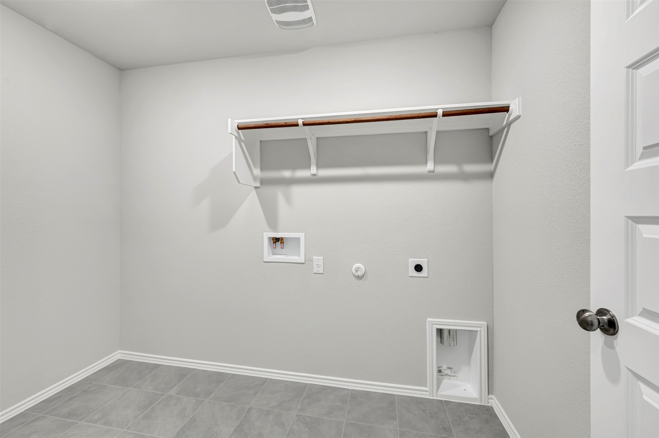 13709 Warnock Trail Manor, TX 78653 - Photo 35 of 40 a view of room with closet