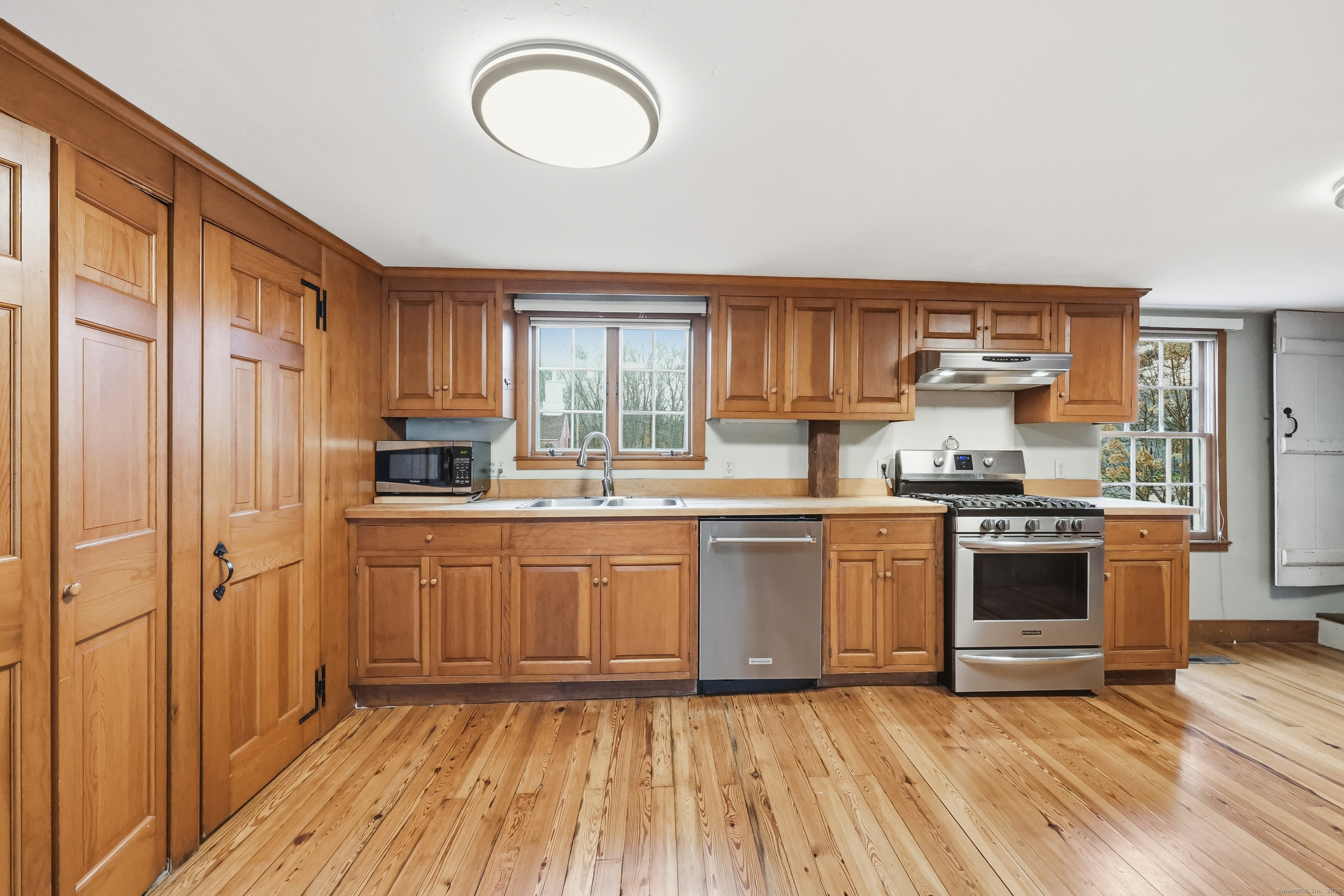 268 Main Street Durham, CT 06422 - Photo 13 of 40 a kitchen with stainless steel appliances granite countertop a stove a sink and a refrigerator