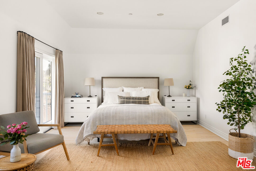 369 22nd Street Santa Monica, CA 90402 - Photo 18 of 29 a bedroom with a bed and a potted plant