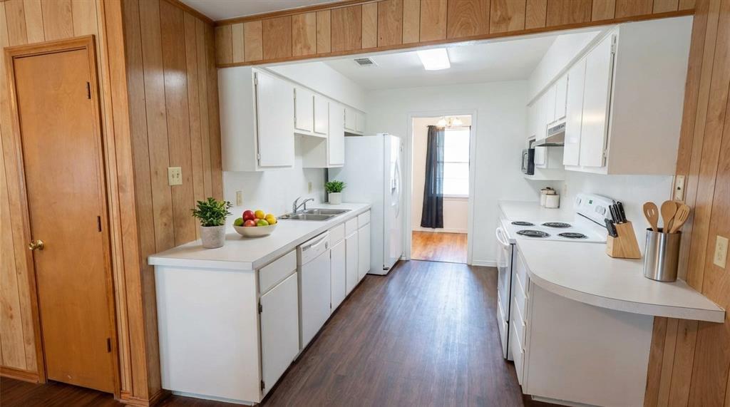 5632 Taylor Road River Oaks, TX 76114 - Photo 3 of 11