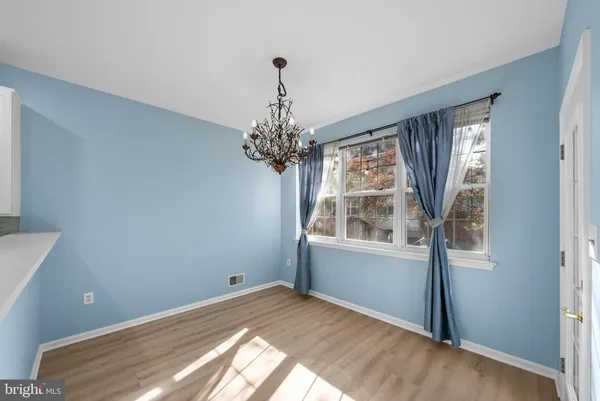 a view of empty room with window