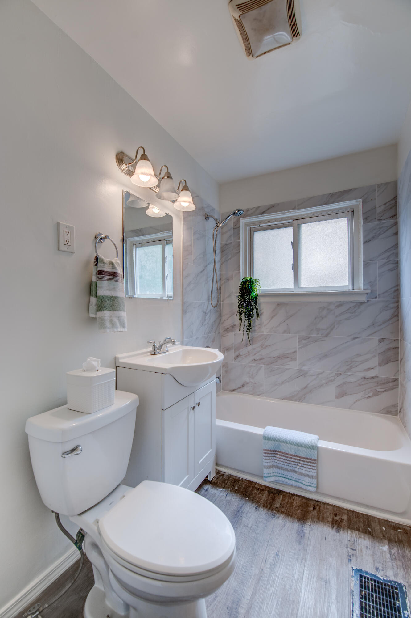 4409 East 11th Avenue Gary, IN 46403 - Photo 16 of 32 a bathroom with a toilet a sink and mirror