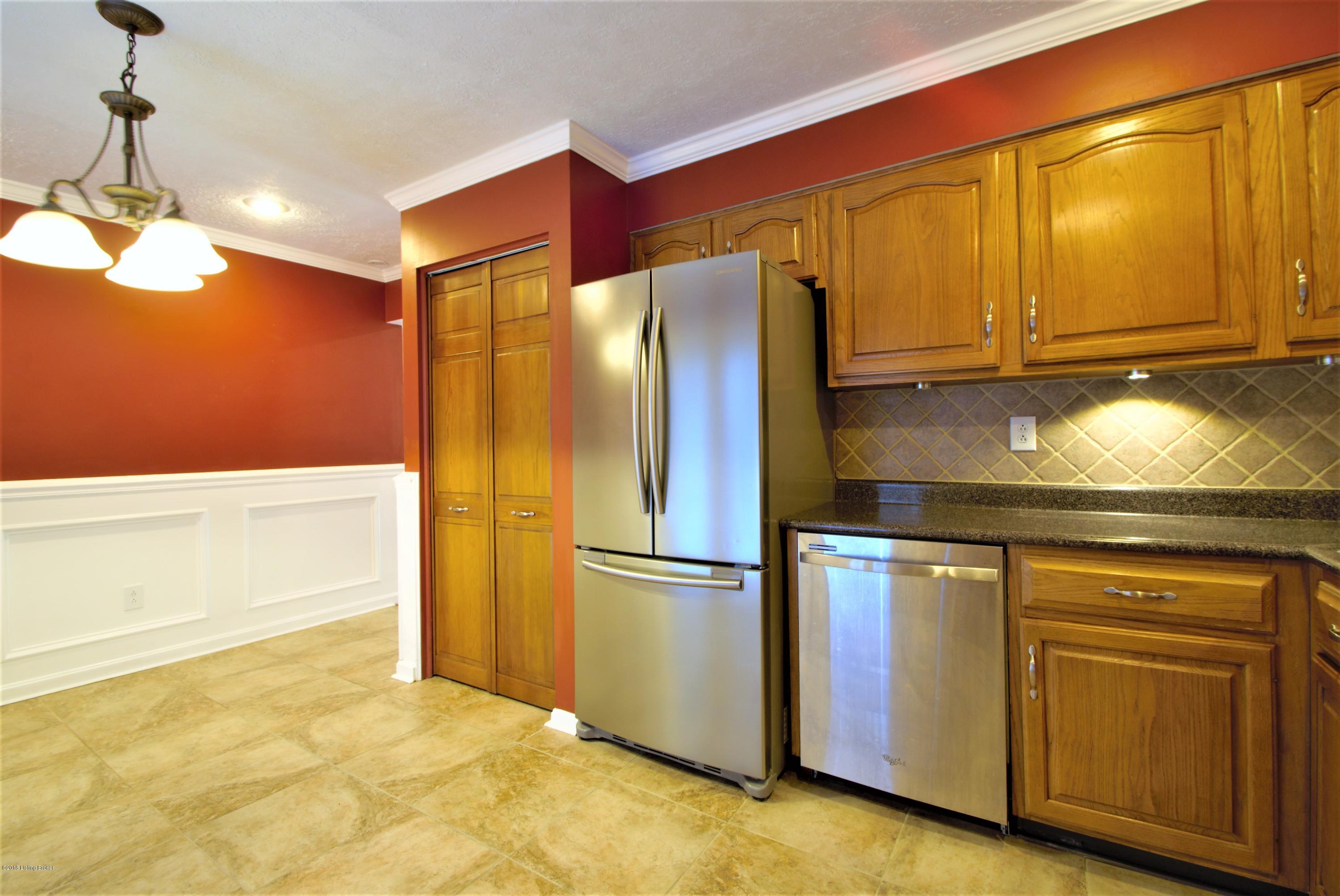 11302 Angelina Road Louisville, KY 40229 - Photo 11 of 37 DSC_1268