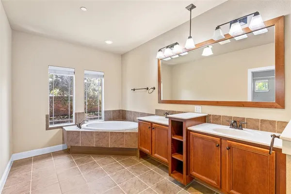 $385,000 | 1014 Brook Forest Lane, Euless, TX 76039