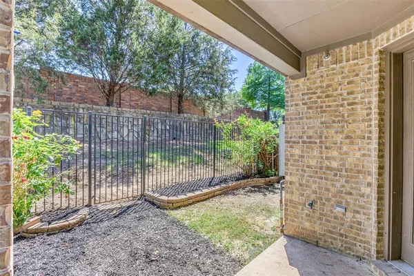 $385,000 | 1014 Brook Forest Lane, Euless, TX 76039