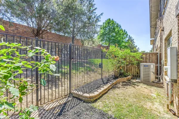 $385,000 | 1014 Brook Forest Lane, Euless, TX 76039