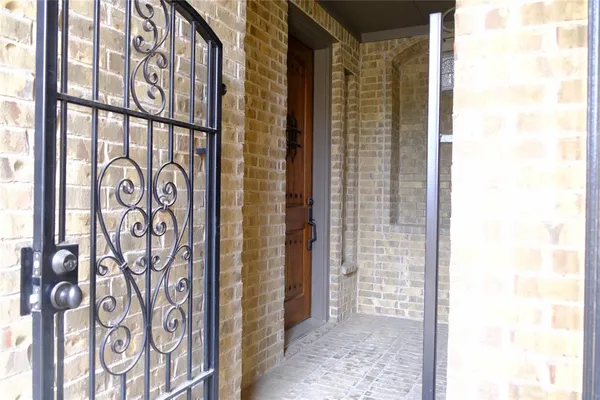 $385,000 | 1014 Brook Forest Lane, Euless, TX 76039
