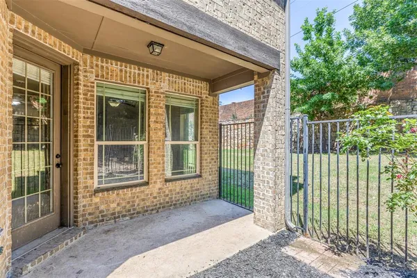 $385,000 | 1014 Brook Forest Lane, Euless, TX 76039