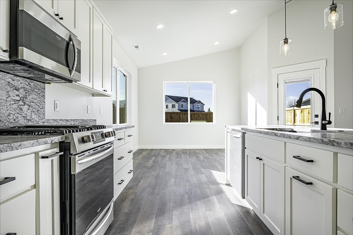 165 Suncrest Road Talent, OR 97540 - Photo 21 of 30 DSC01039-Edit