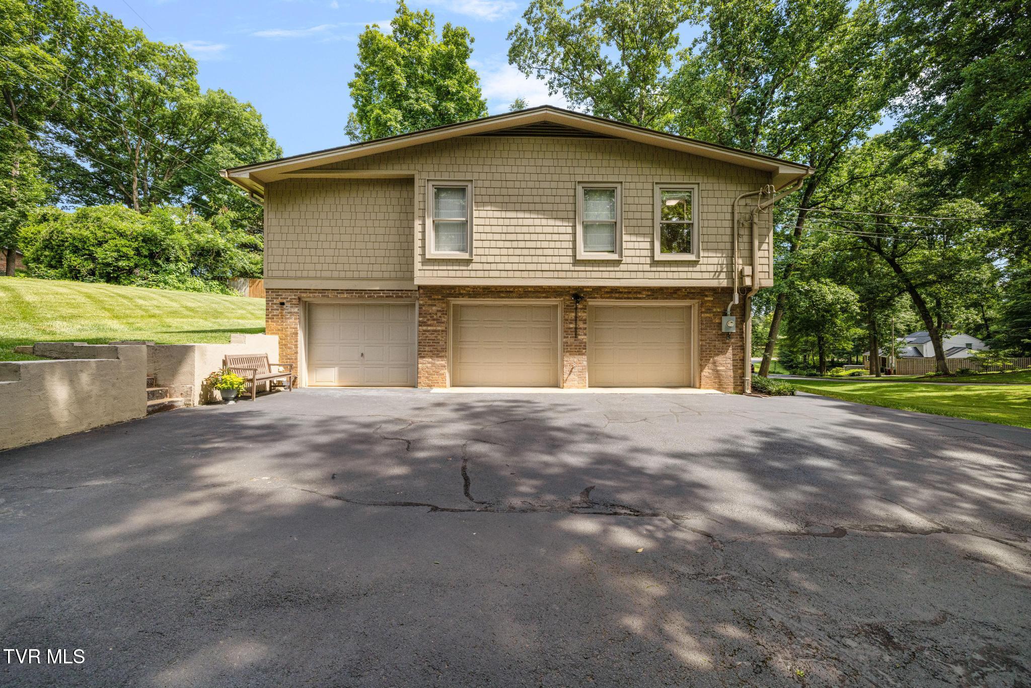 1006 Friar Tuck Road Johnson City, TN 37604 - Photo 49 of 57 3 car garage