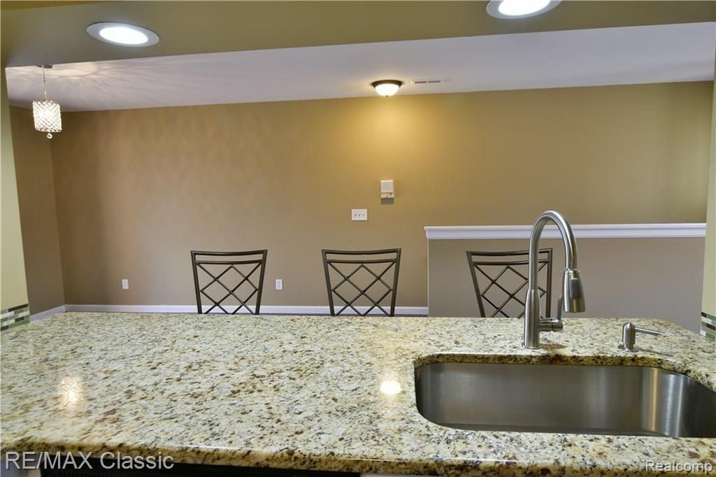 1504 Meadowside Drive, Unit 178 Rochester Hills, MI 48307 - Photo 7 of 15